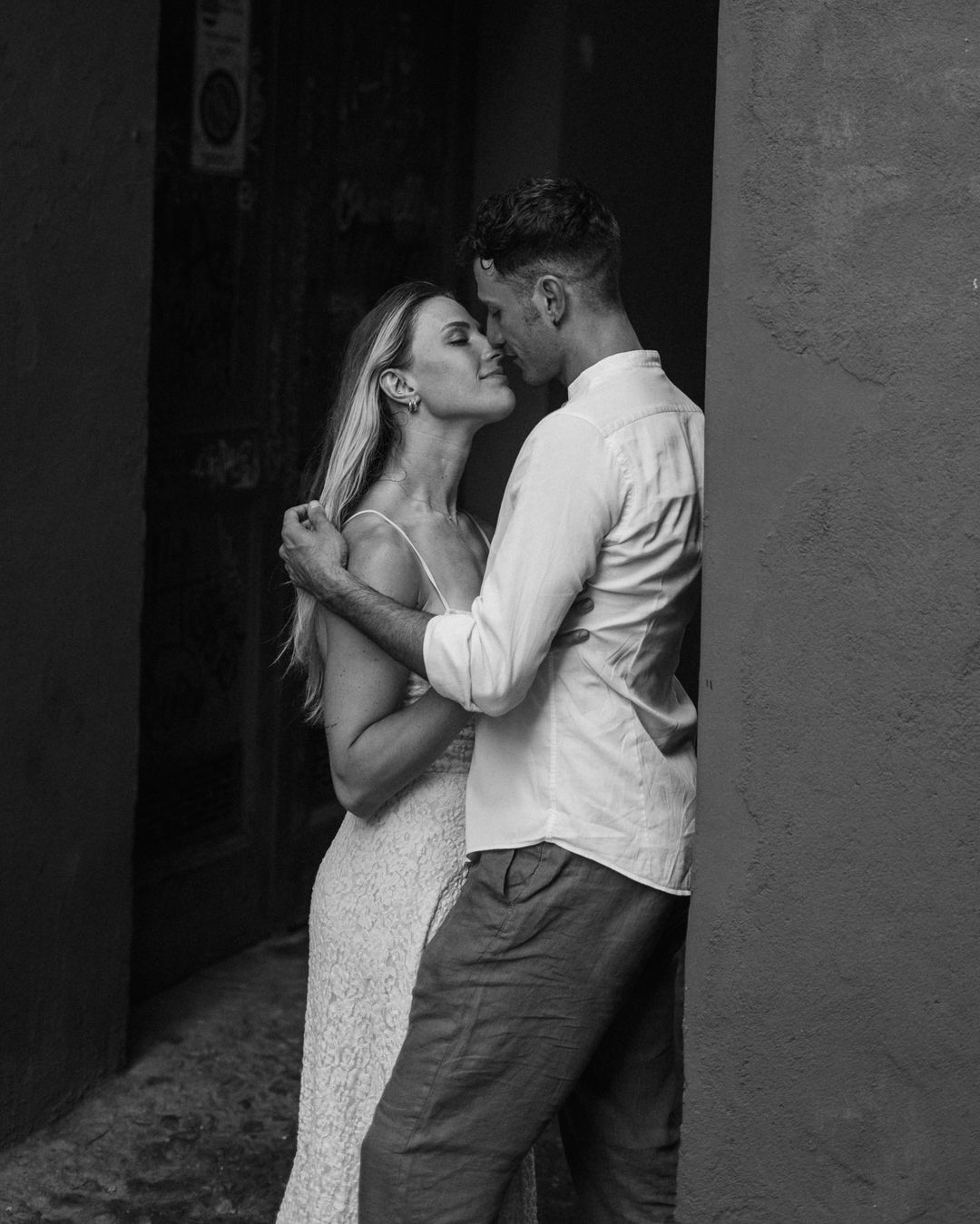 Ольга Харлан очаровала романтическими фотографиями с женихом-иностранцем